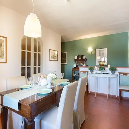 In Near Guinigi Tower