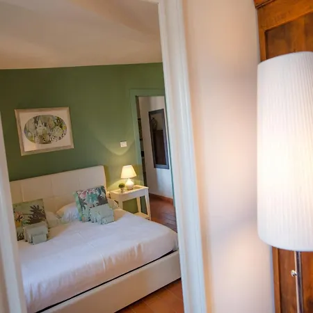 In Near Guinigi Tower